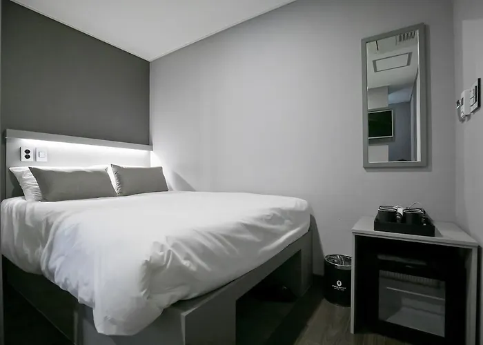 Philstay Myeongdong Station 2*